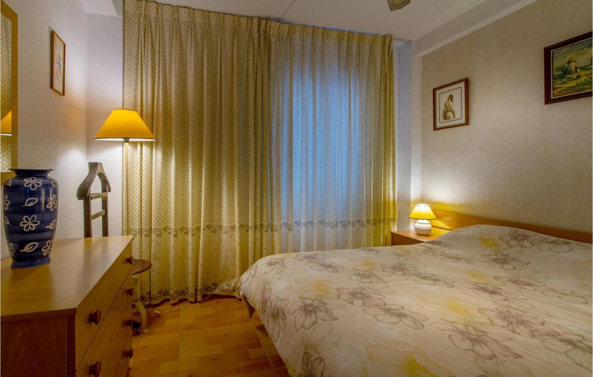 Stunning Apartment In Gandia With Kitchen 外观 照片