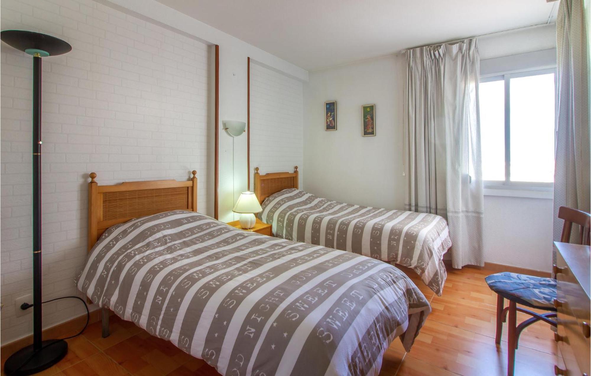Stunning Apartment In Gandia With Kitchen 外观 照片