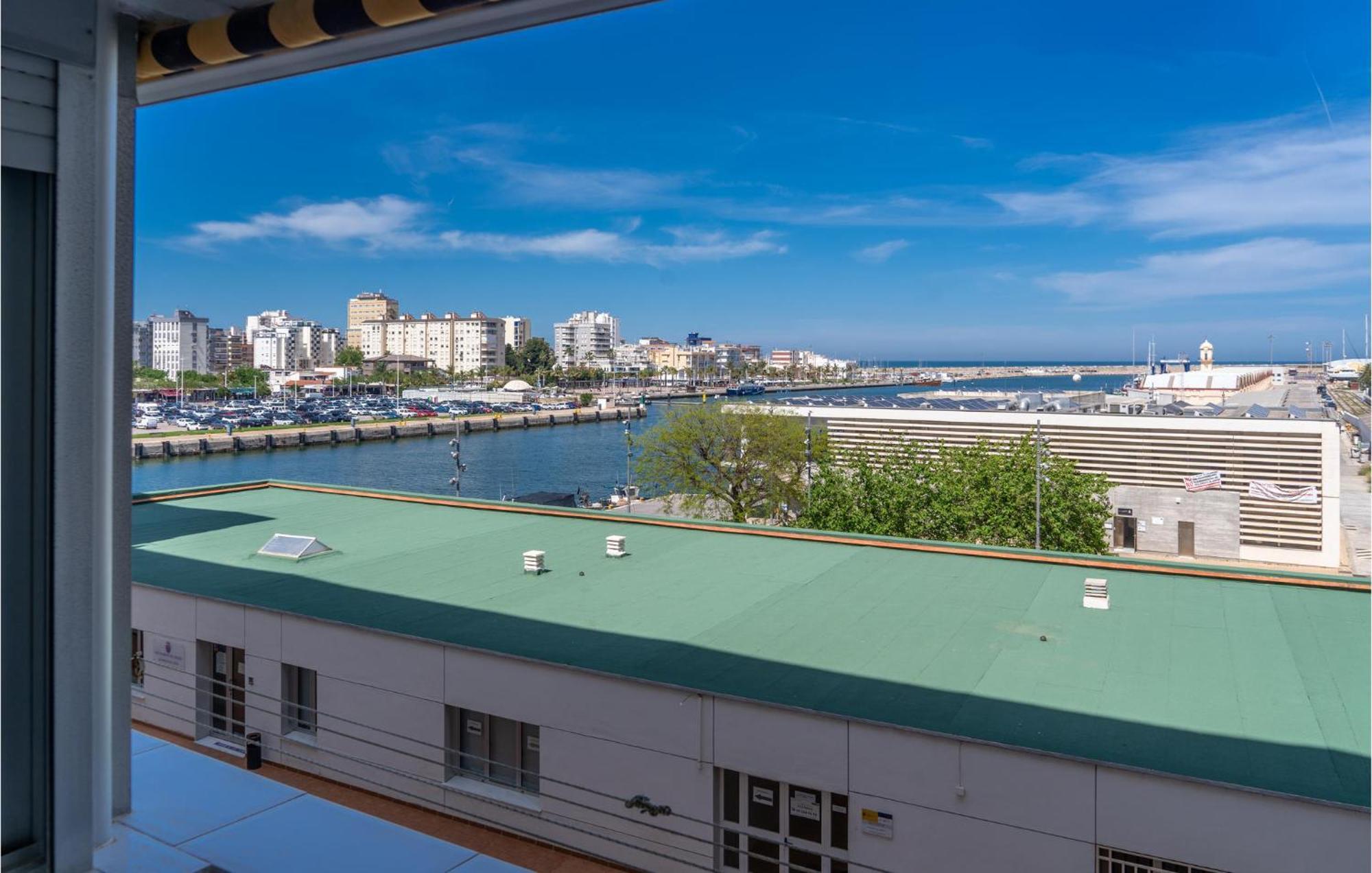 Stunning Apartment In Gandia With Kitchen 外观 照片